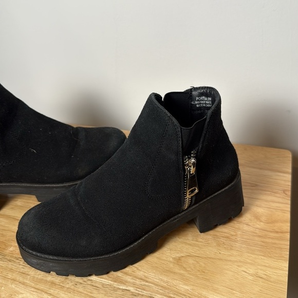 Cushionaire Women’s Black Portia Lug Bootie Faux Suede size 9M - Picture 4 of 10